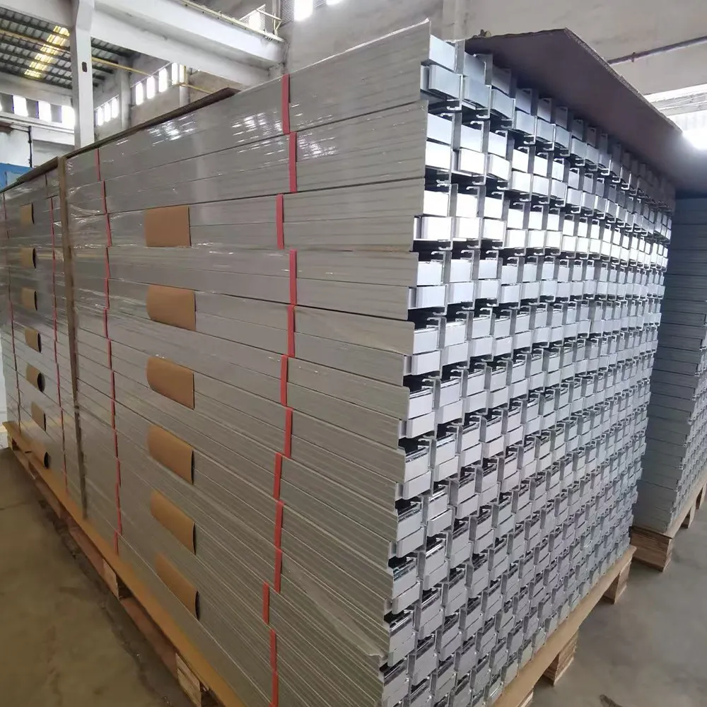 مجموعة تجميع مقاطع الألمنيوم المبثوقة لإطارات الألواح الشمسية</trp-post-container...