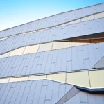 الجدران الستائرية والواجهات المصنوعة من الألومنيوم المبثوق